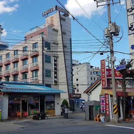 Lighthouse Beach Motel Sokcho Exterior photo